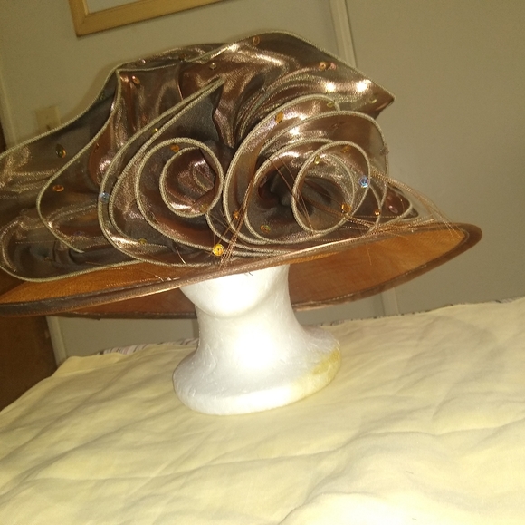 Hat . - Picture 2 of 5